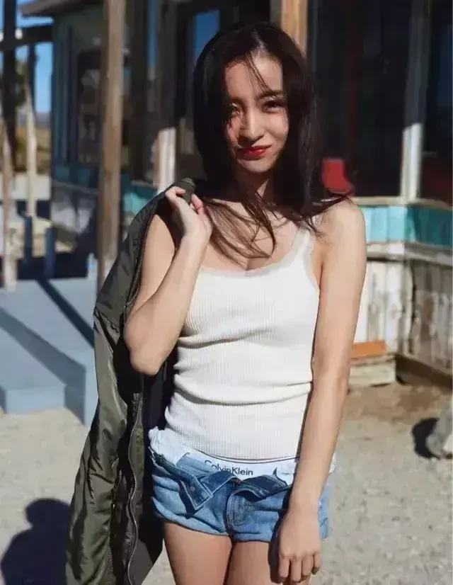 宅男们最喜欢的虎牙女神：板野友美高清图集-萌次元